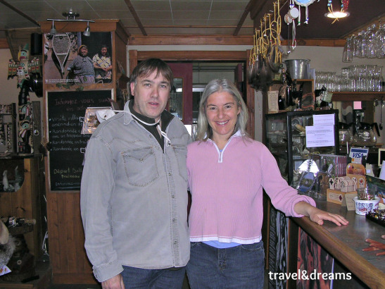 Amb la propietaria de l'hotel Alberg du Trappeur al Parc Nacional de La Mauricie a Quebec / With the Auberge du Trappeur hotel owner in La Mauricie National Park in Quebec
