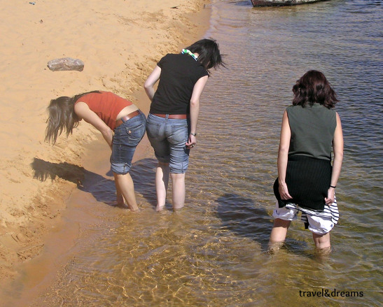 Núria amb dues amigues basques en el Nil / Núria with two basc friends in the Nile river