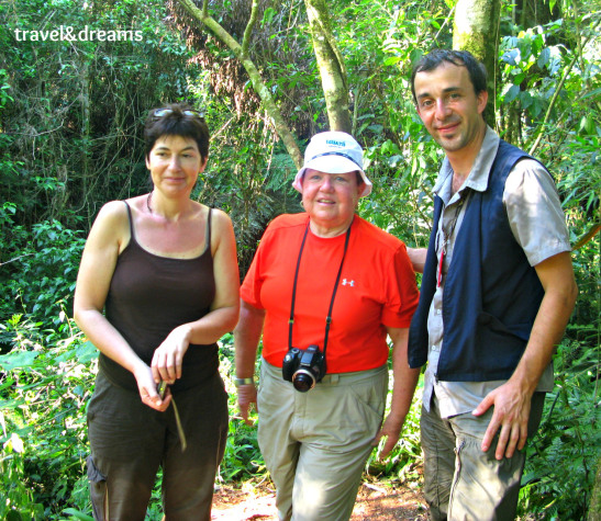 Núria amb l'Alejandro i una nova amiga de Texas a Catartas de Iguazu / Núria with Alejandro and a new friend from Texas in Cataratas de Iguazu