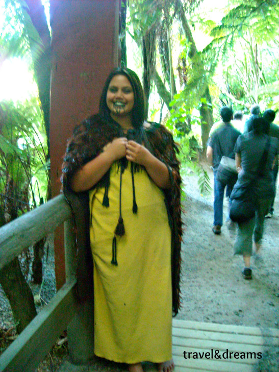 Dona maorí a Rotorua. Nova Zelanda / Maori woman in Rotorua. New Zealand