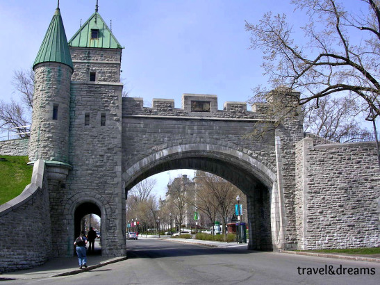 Porta d'entrada a la ciutat vella de Quebec / Main gate to the Old Quebec City